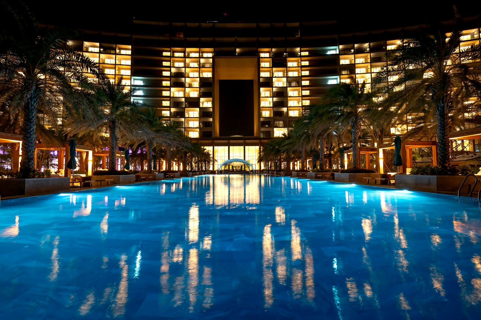 Merit Royal Gardens Oteline Yakın Gece Kulüpleri - Kıbrıs Gece Kulübü