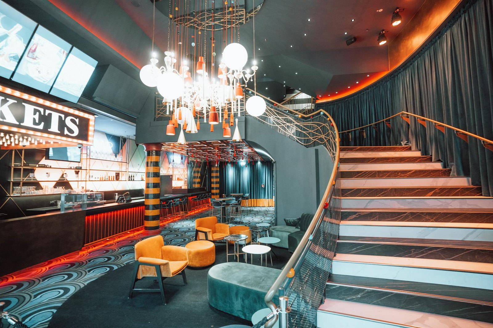 Merit Park Otele Yakın Gece Kulupleri Galeri