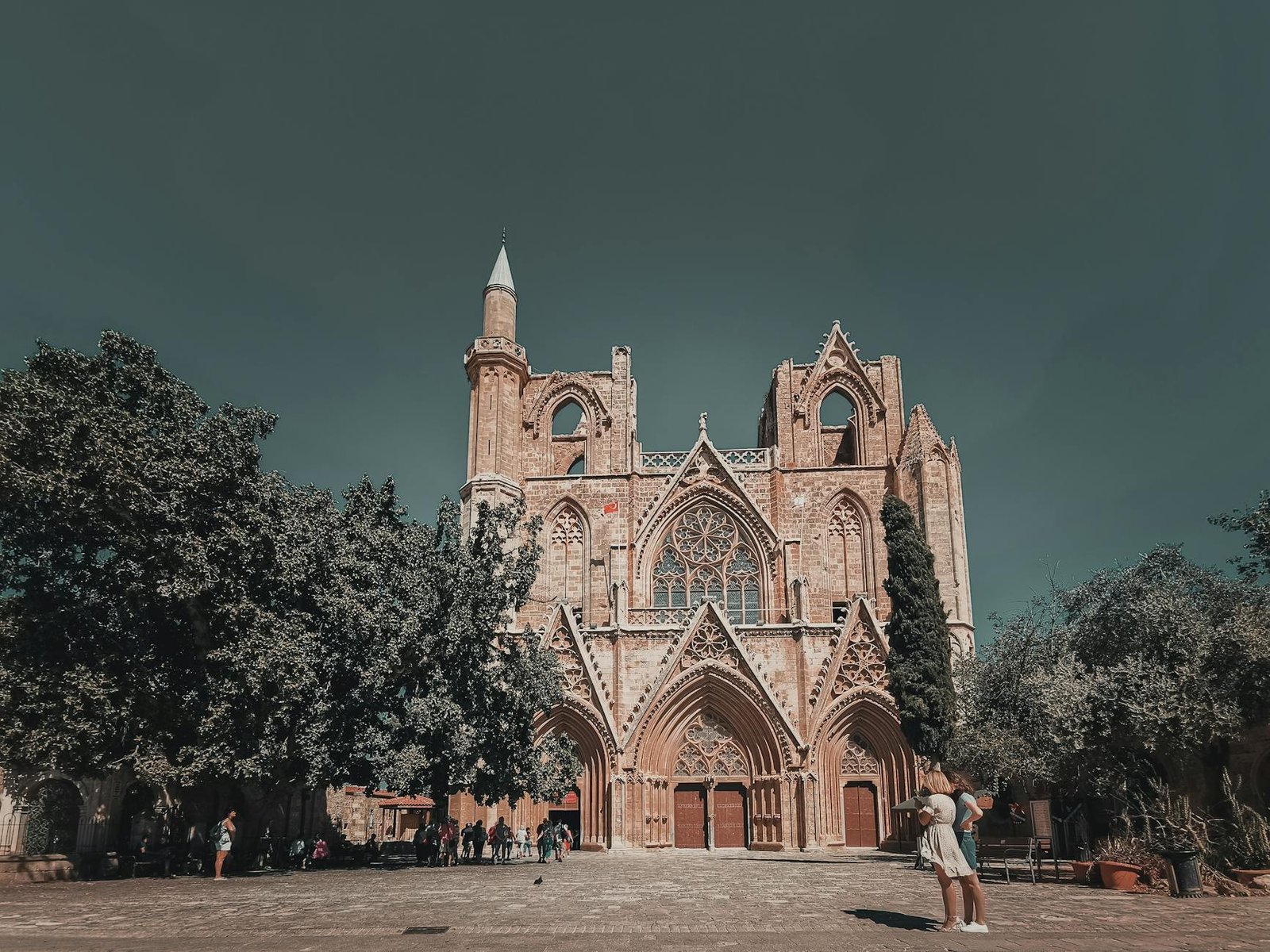 Gazimağusa'da Gezilecek Yerler: Surlar, Kiliseler ve Tarih