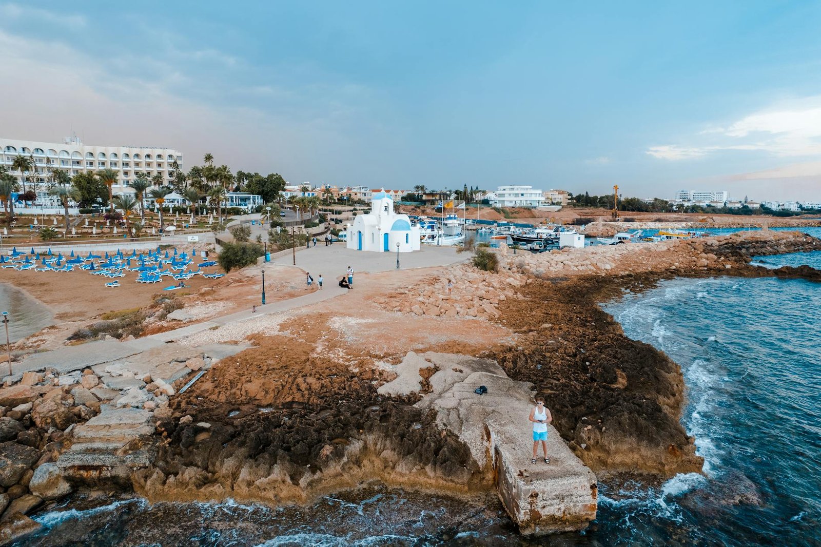 Gazimağusa Plajları 2026: Tarihin Gölgesinde Deniz Keyfi