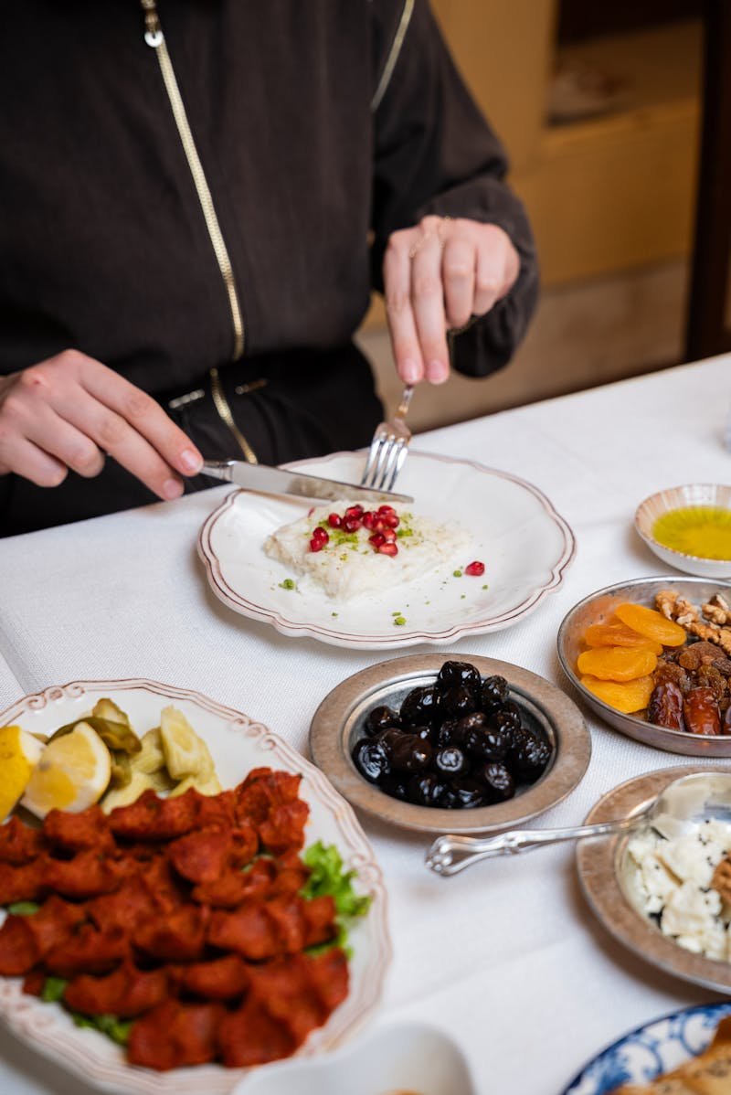 Geleneksel Kibris sofrasi, mezeler ve yemek kulturu