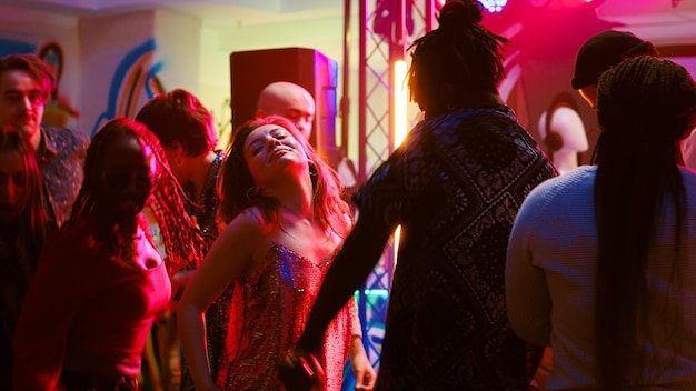 Midnight Gece Kulübü Gece Hayatı ve Şov Programları 2026